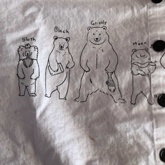 A button down shirt - Picture 2 of 3